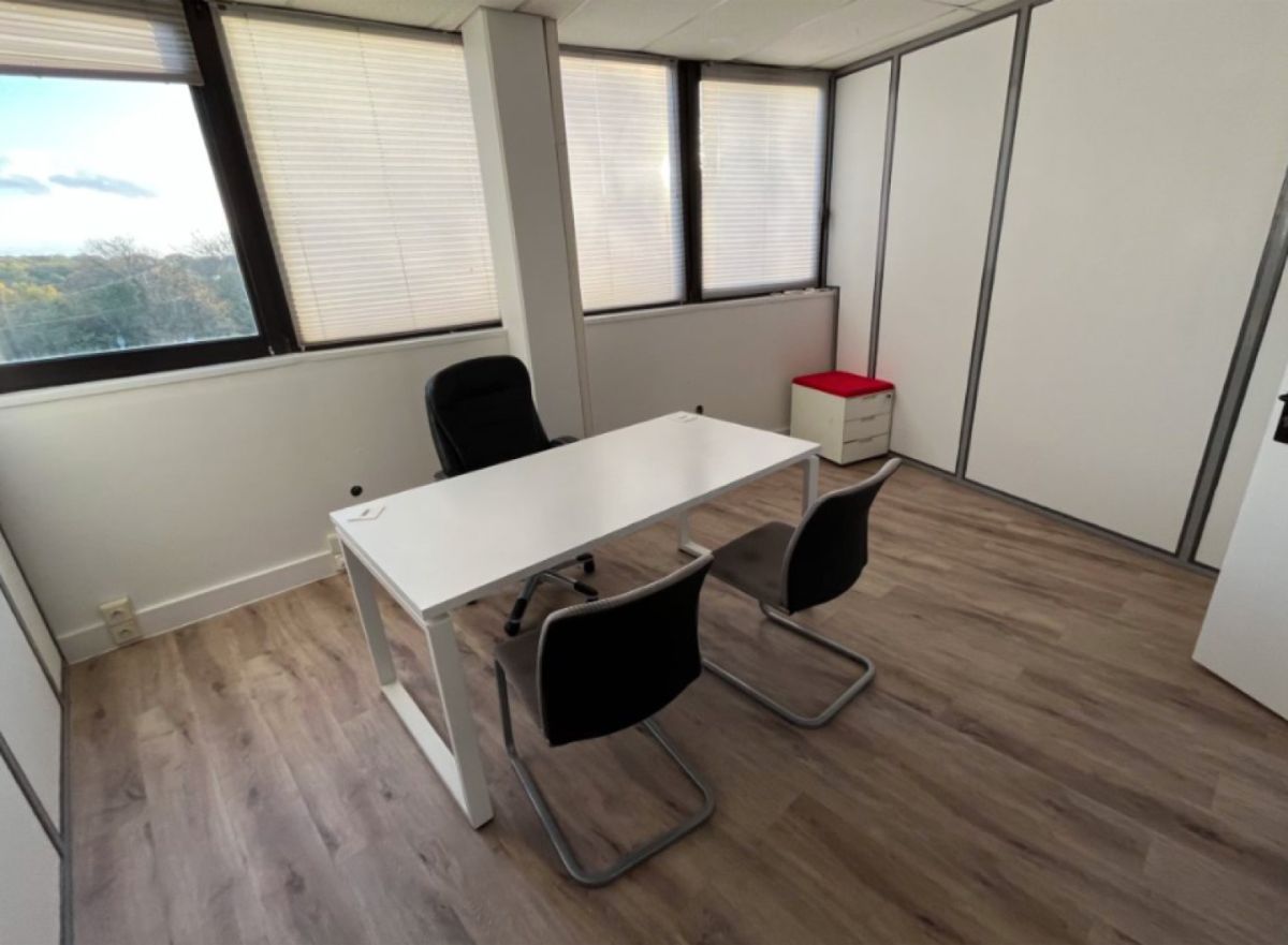 Bureau privatif de 15 m² avec mobilier à Saint-Jean-de-Braye